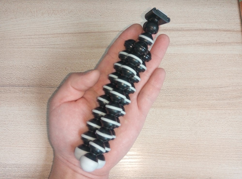 Chân mini địa hình đen trắng