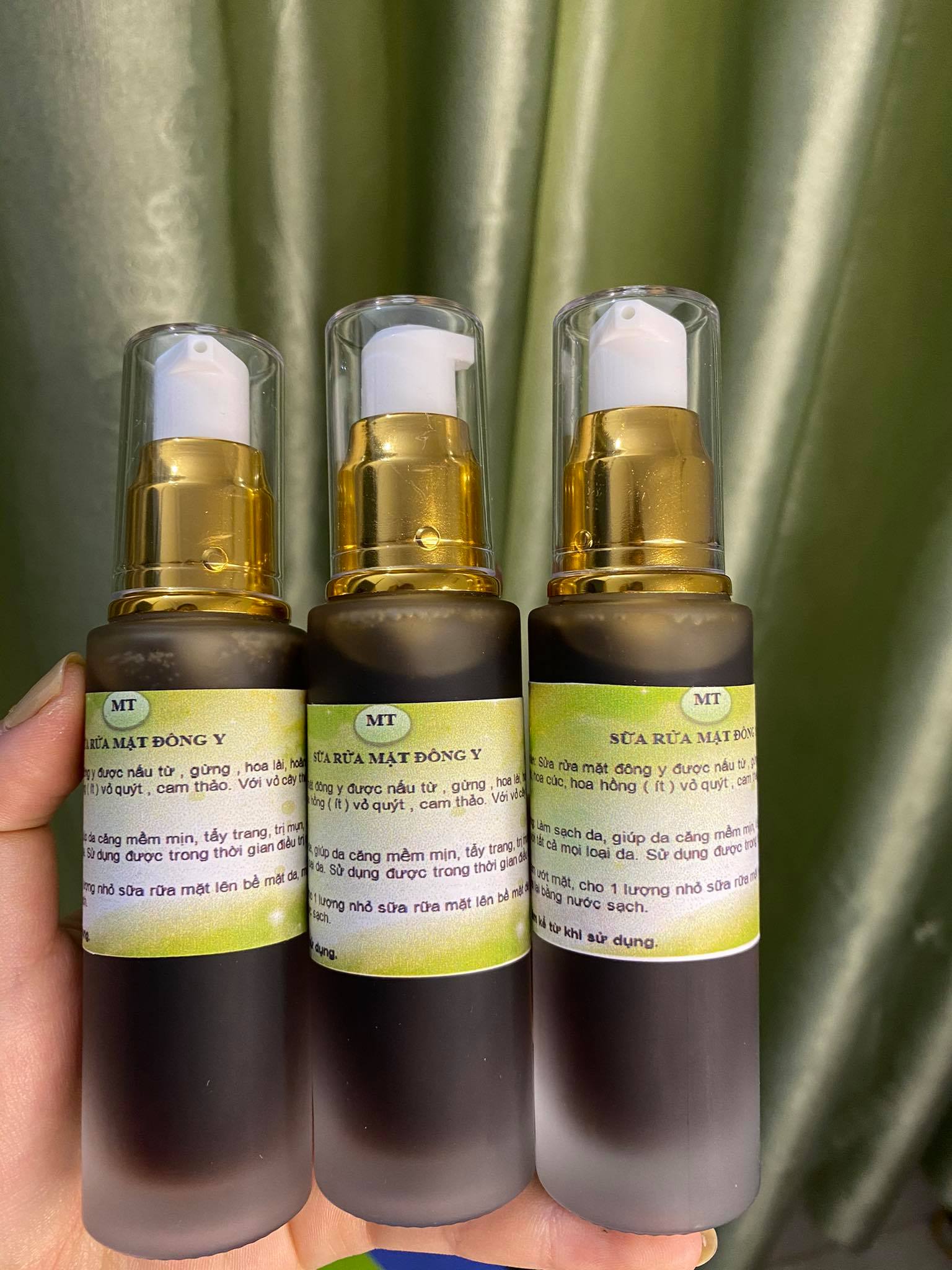 SỮA RỬA MẶT MT sạch da, sạch mụn