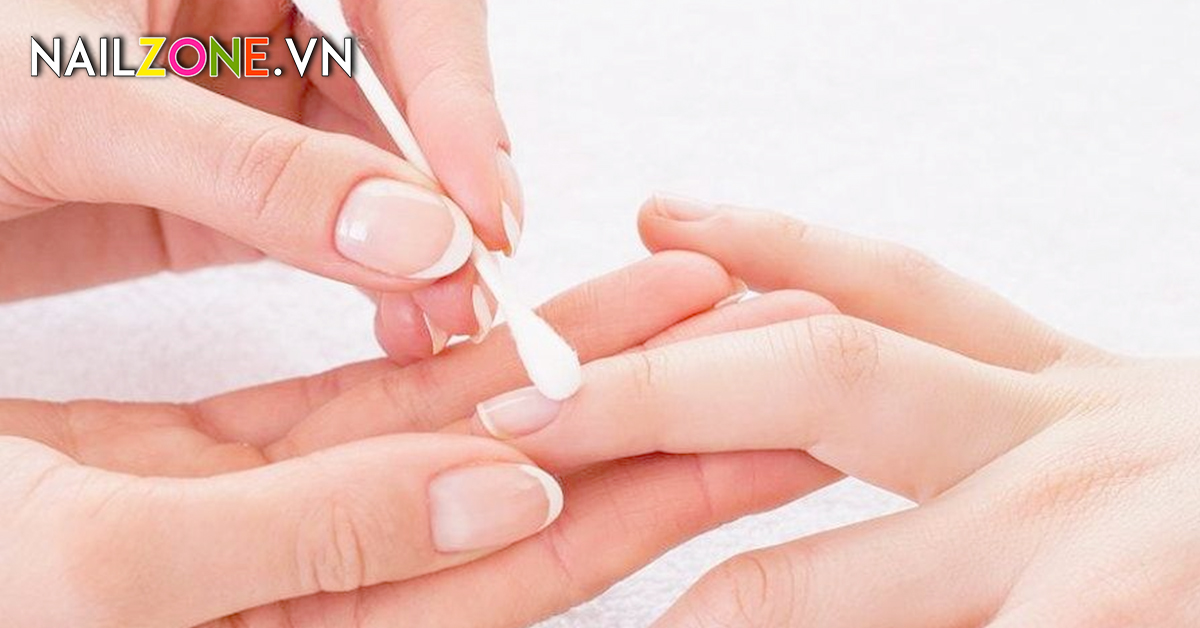 NƯỚC RỬA MÓNG TAY GIÚP NUÔI DƯỠNG MÓNG