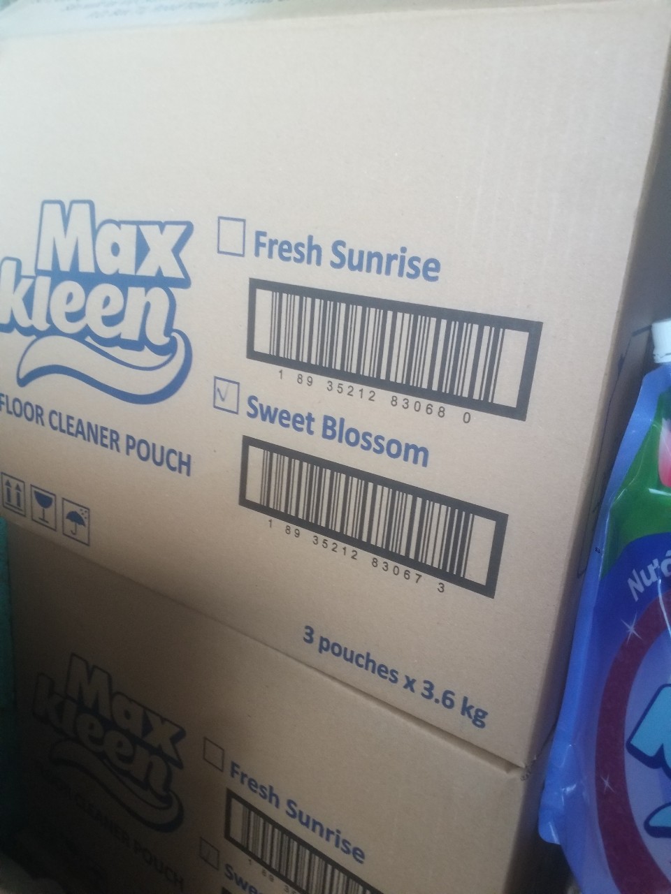 Nước lau sàn MaxKleen 3,6kg thơm mát sạch khuẩn