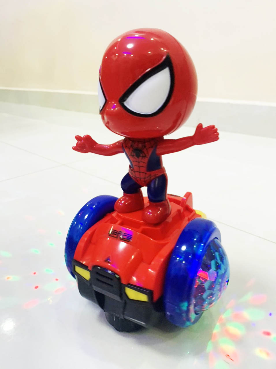 Lồng đèn trung thu hình người nhện Iron man chạy xe điện nhạc đèn đẹp mắt cho bé