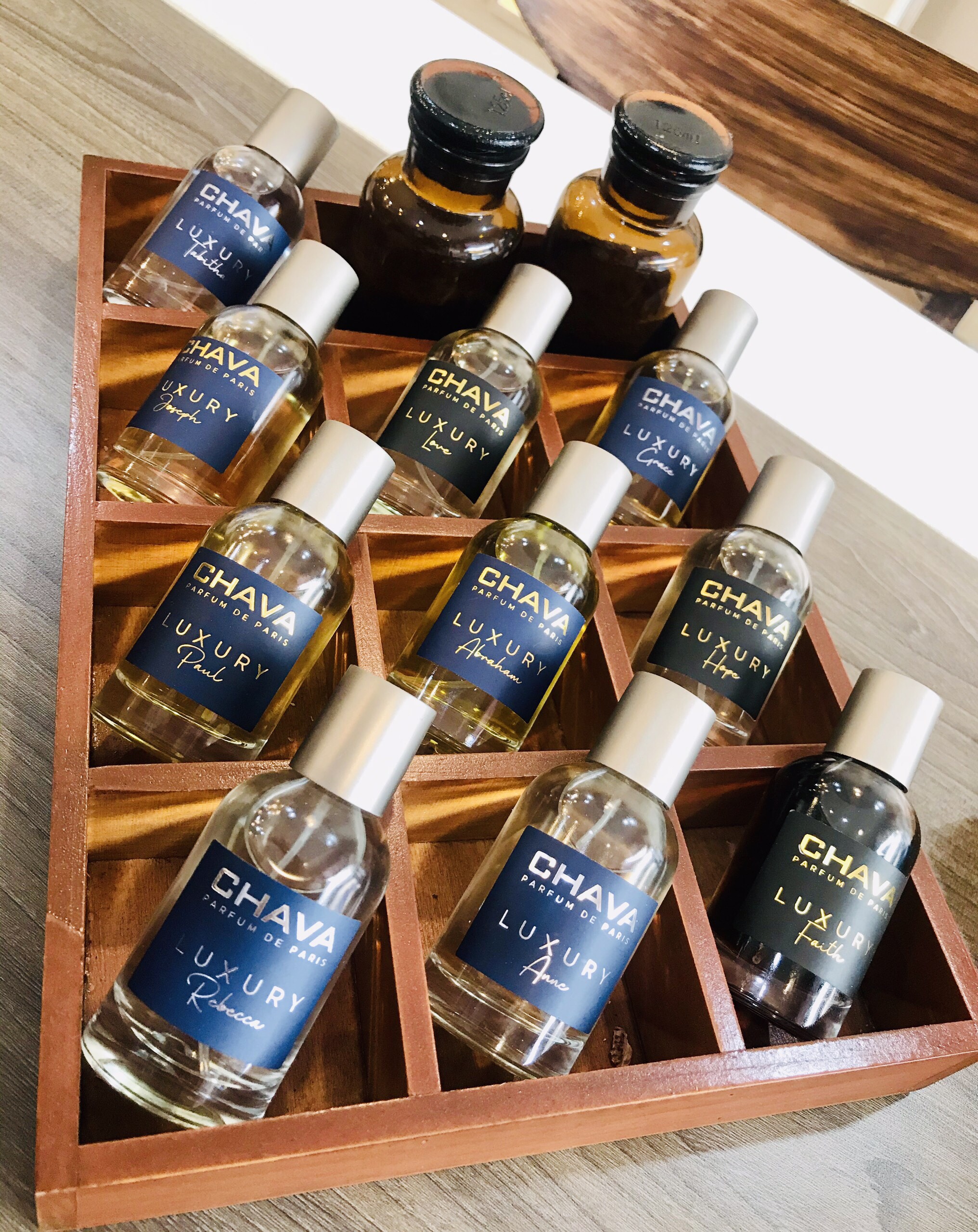 Nước Hoa Uni CHAVA LUXURY HOPE - 50ML (Hướng mùi Tomford Oud Wood)