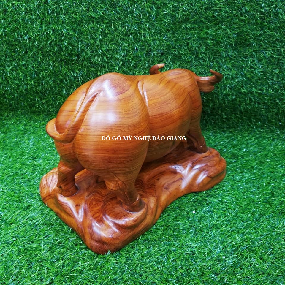 Tượng con trâu gỗ hương dài 34 cm