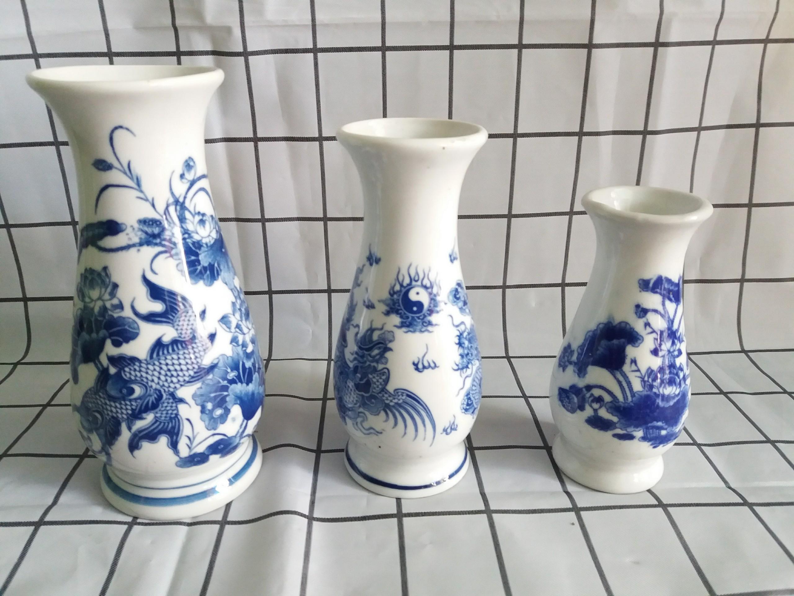 Bình hoa men xanh nhỏ xinh thờ cúng