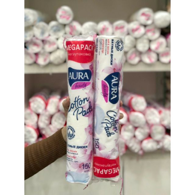 Bông Tẩy Trang Aura 150 miếng  Thành phần là 100% cotton, bông tơi, có độ dày như Ipek, dệt 2 mặt khác nhau nhưng không ép mép khít mà có viền chấm gần mép.