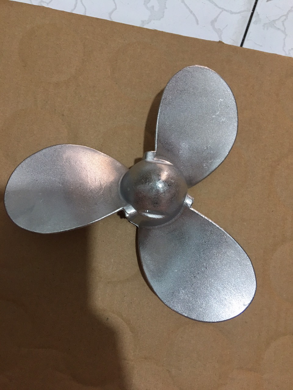 Cánh quạt chạy bộ đuôi tôm( chân vịt) ghe thuyền