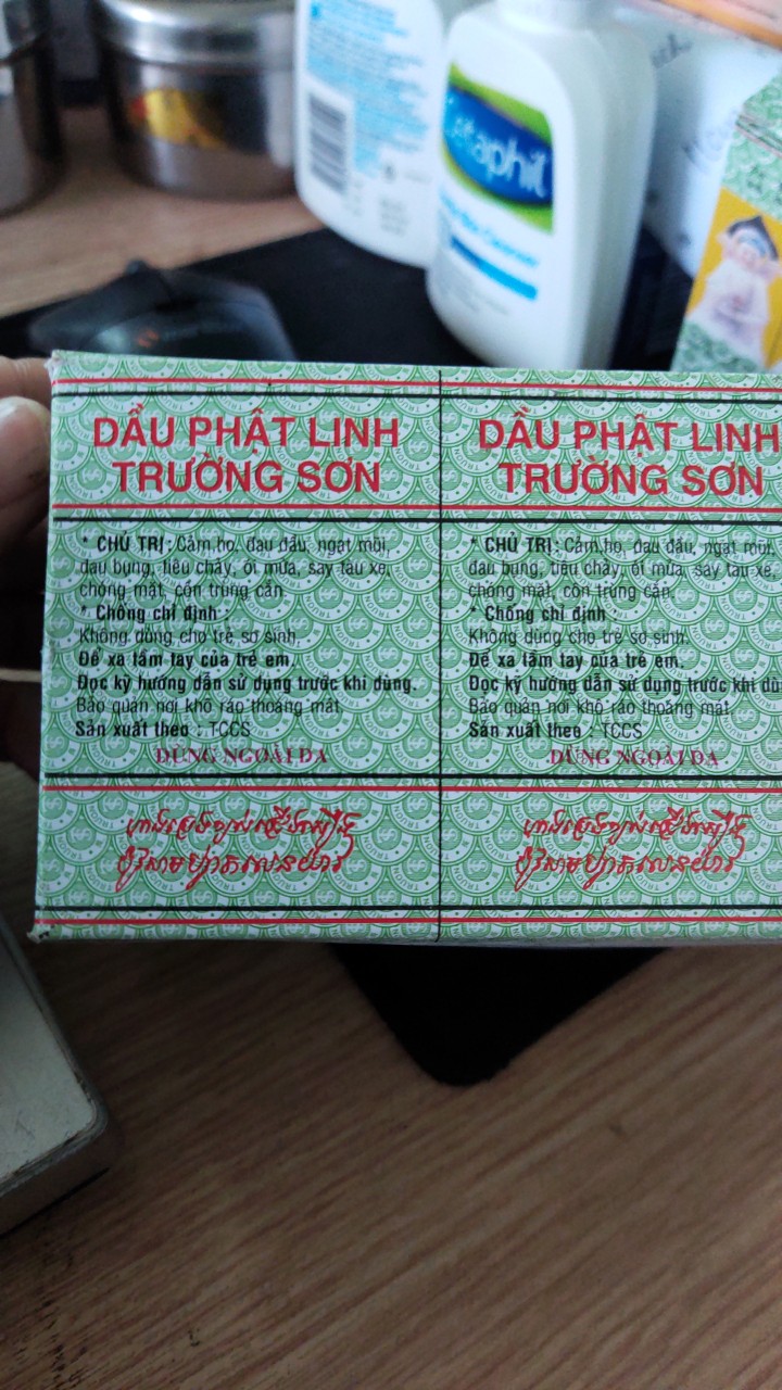 Combo 12 lo dầu phật linh Trường Sơn (K/M tặng 2 lọ dầu cao sao vàng)