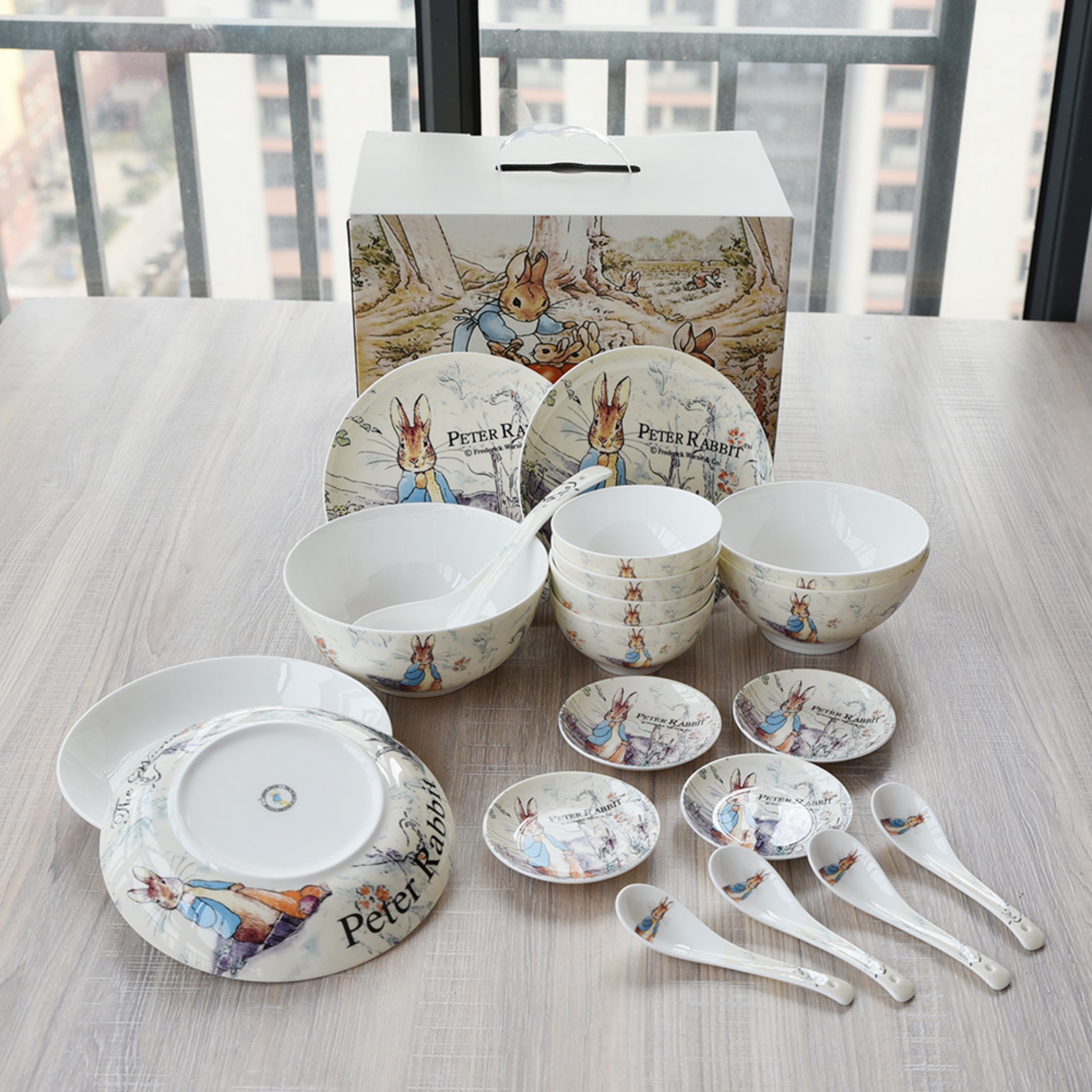 Bộ chén đĩa ăn cơm Peter Rabbit set 20 món gốm sứ cho gia đình hình các Chú Thỏ Đáng Yêu