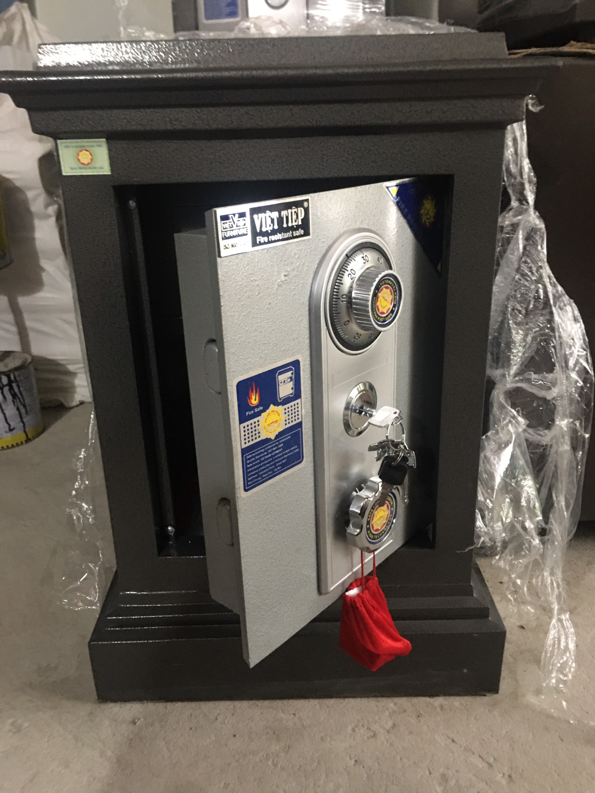 Két Sắt Việt Tiệp KH35 Khóa Cơ ( Miễn phí vận chuyển toàn quốc ) Khi liên hệ