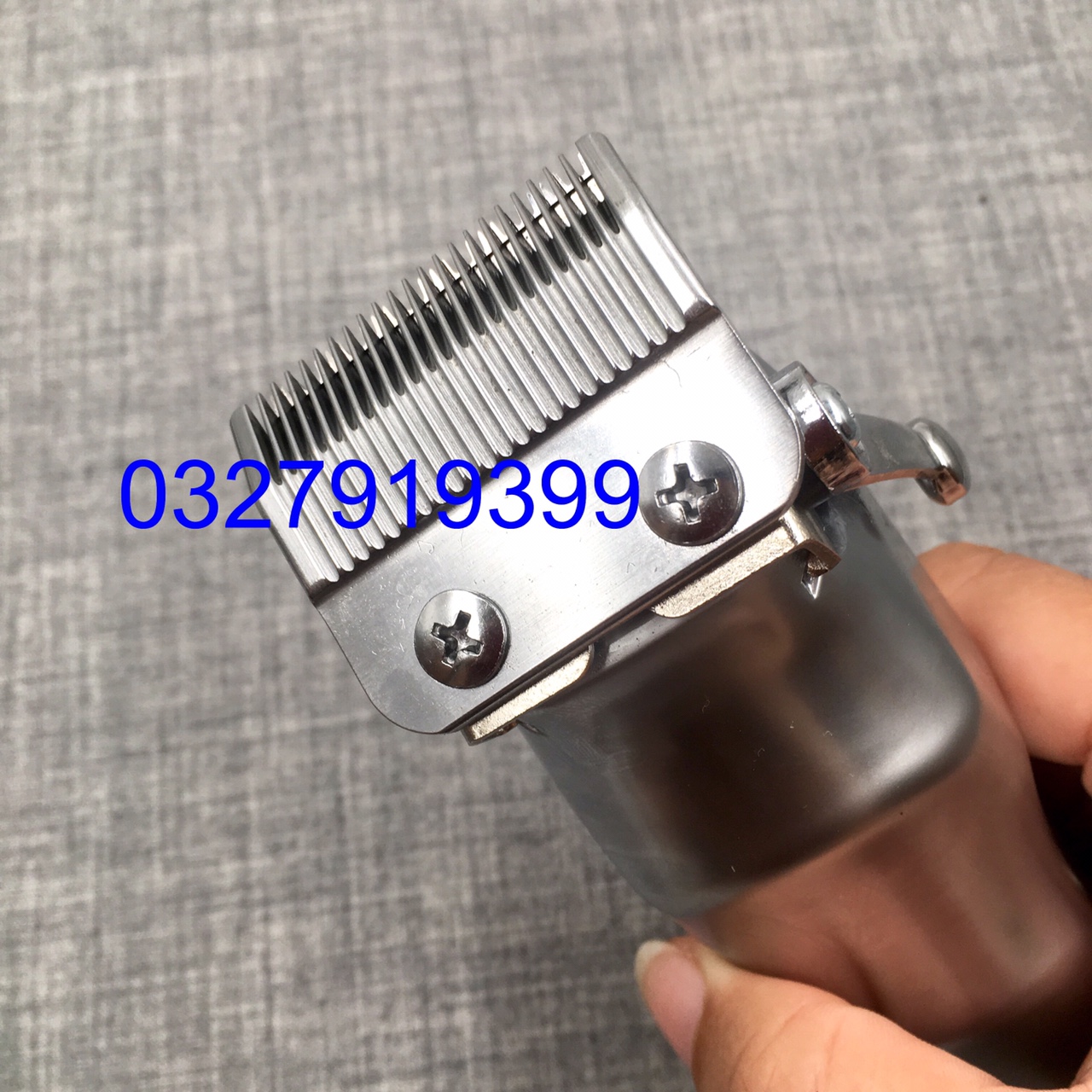 Tông đơ cắt tóc cao cấp KEMEI 1997 với pin Li-ion 2000mAh hoạt động liên tục 3 giờ & công suất 8W cho đường cắt mượt mà và sắc bén