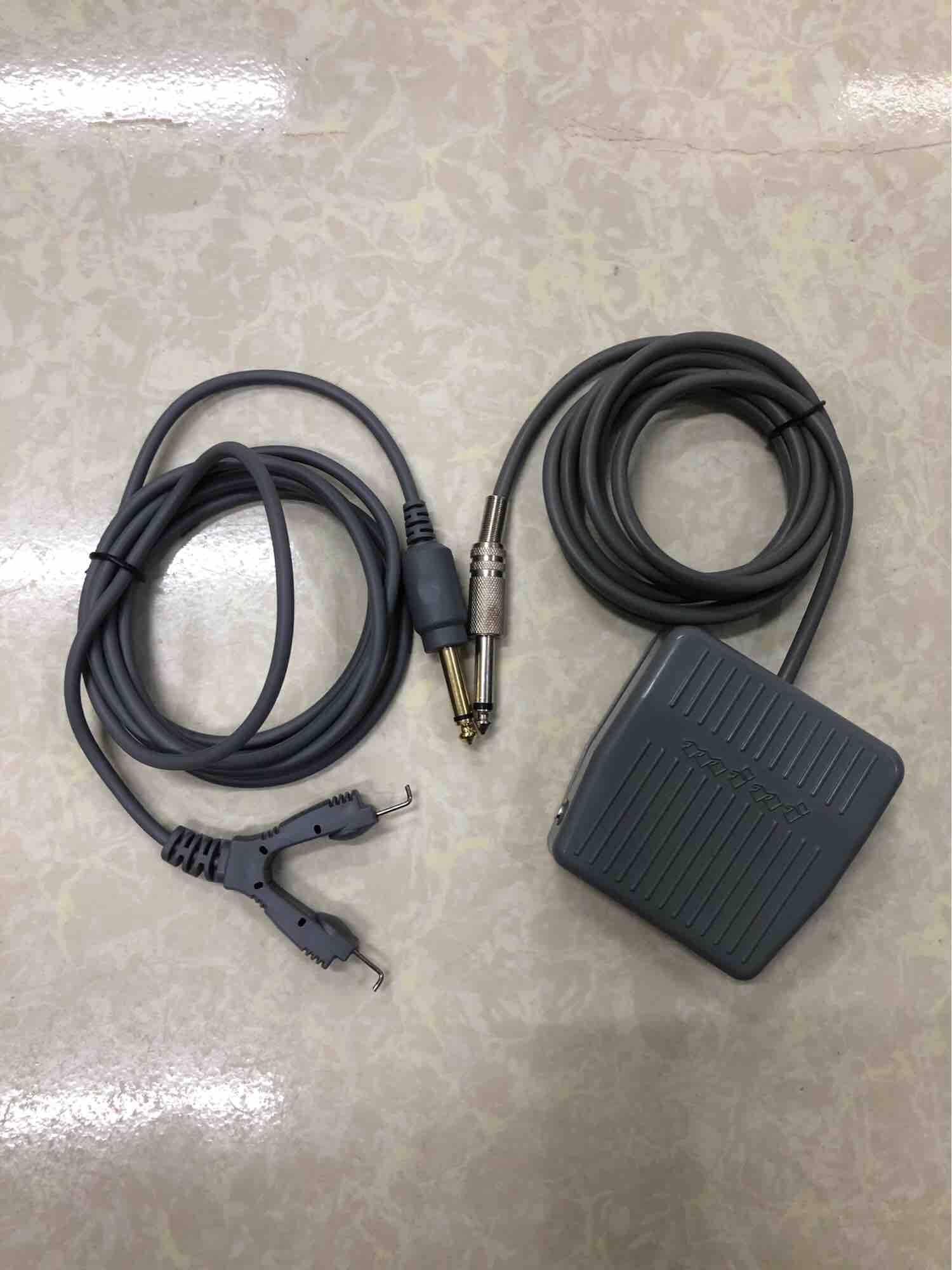 Combo bàn đạp tốt và móc đúc xịn cho máy xăm hình.