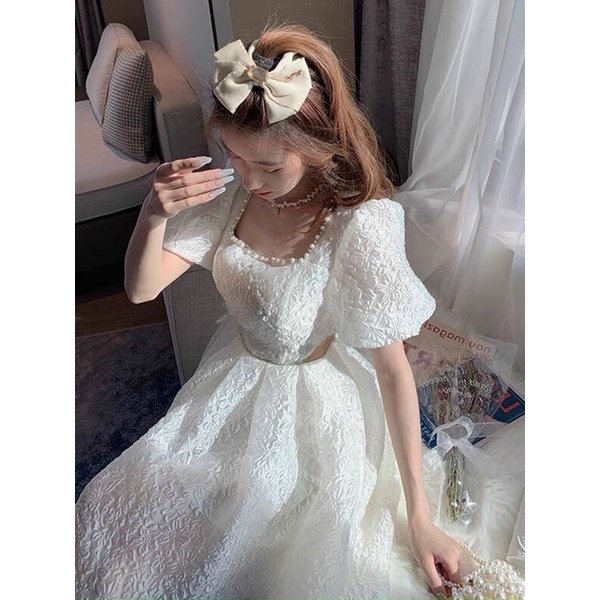 váy gấm cổ đính ngọc tay phồng