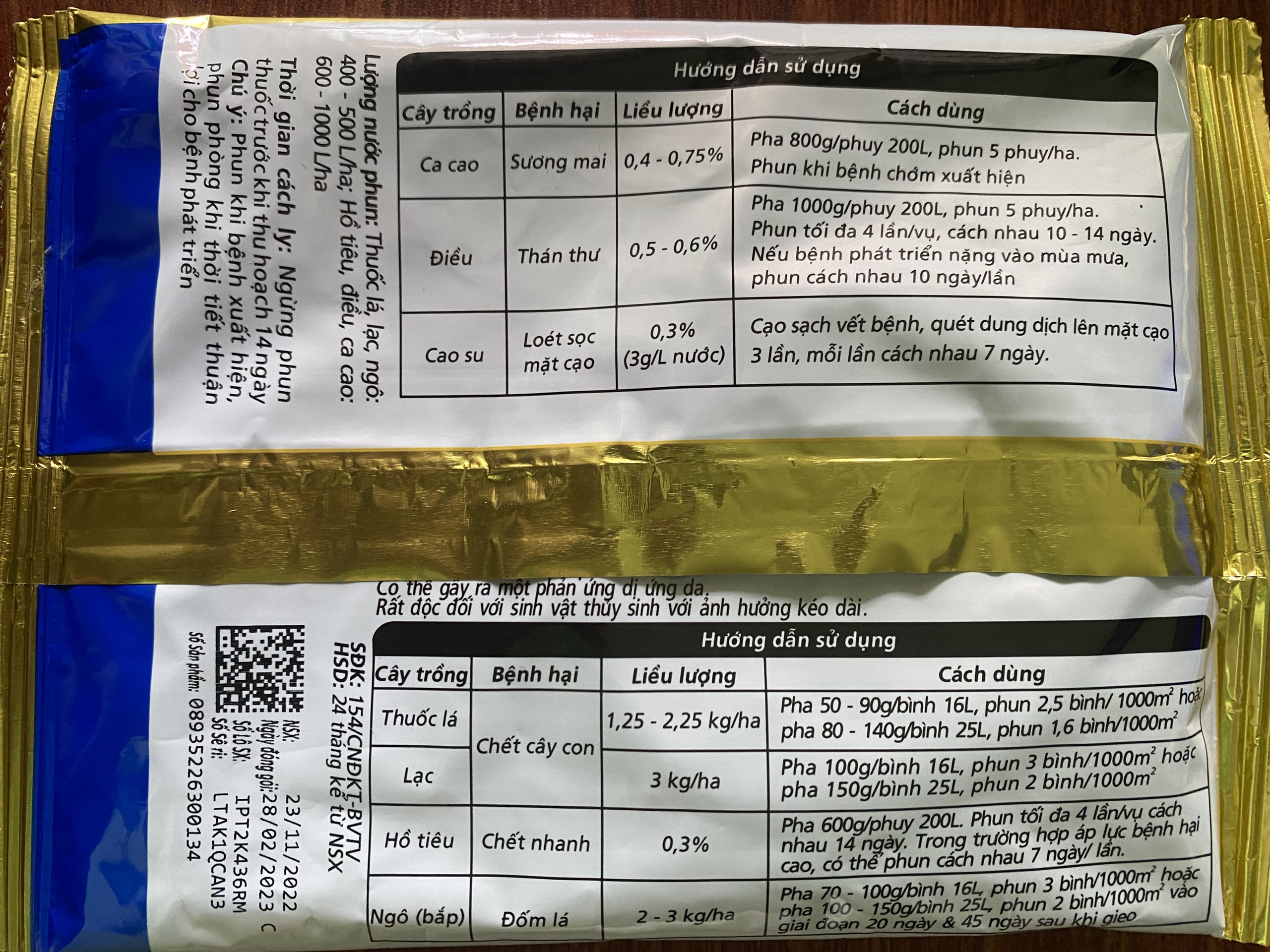 Thuốc trừ bệnh Ridomil Gold 68WG 100g chính hãng của Syngenta. chứa 2 hoạt chất rất mạnh gốm Metalaxyl và Mancozeb chuyên đánh các loại bệnh như thán thư, sương mai, loét sọc mặt cạo, đốm lá... Với khả năng lưu dẫn tốt  gói 100g  pha 50 đến 100 lít