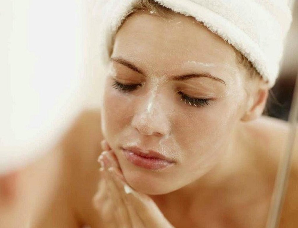 Tẩy tế bào chết Chateau Rouge Soft Face Scrub