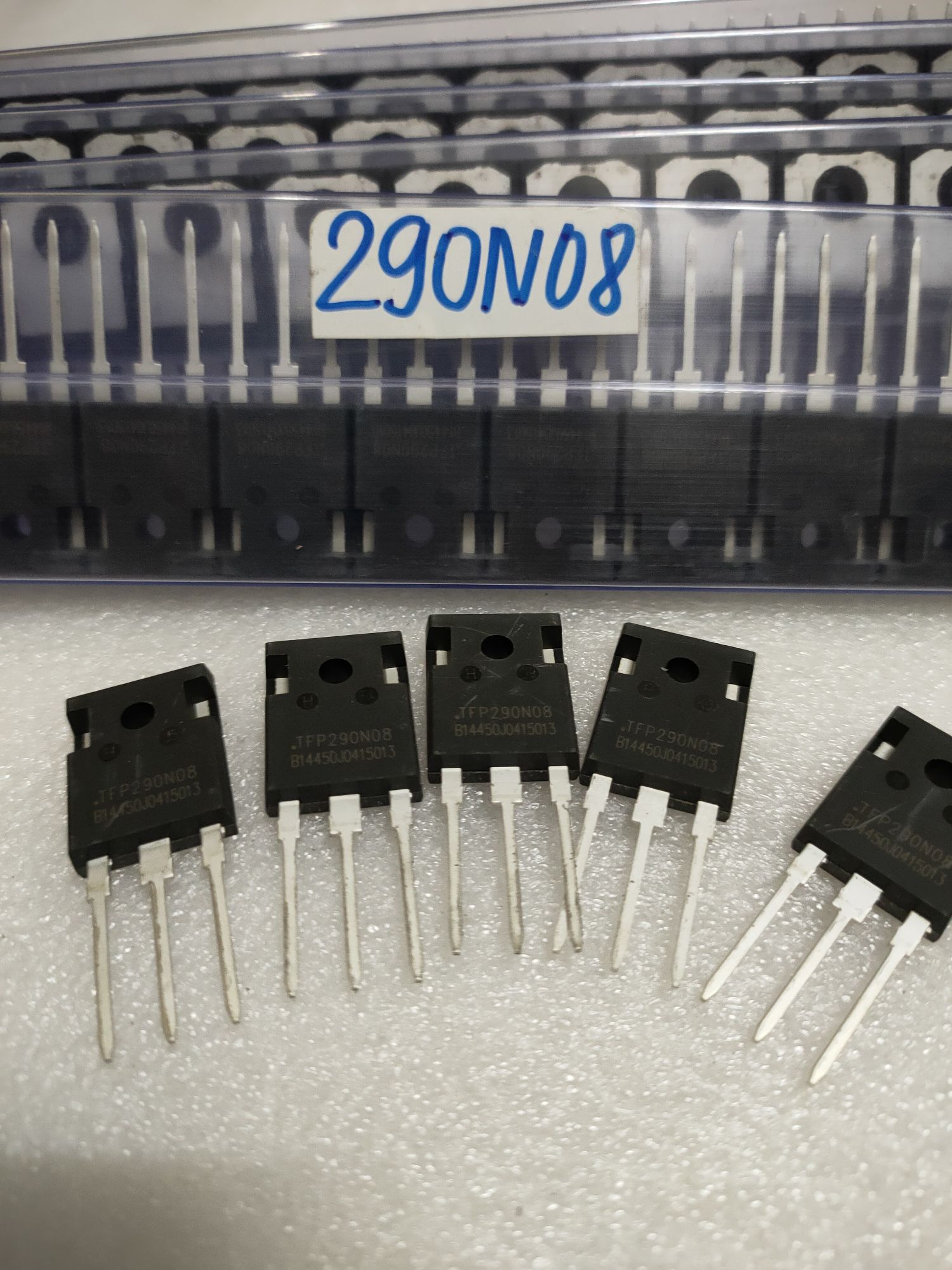 1 con Sò MOSFET 290N08