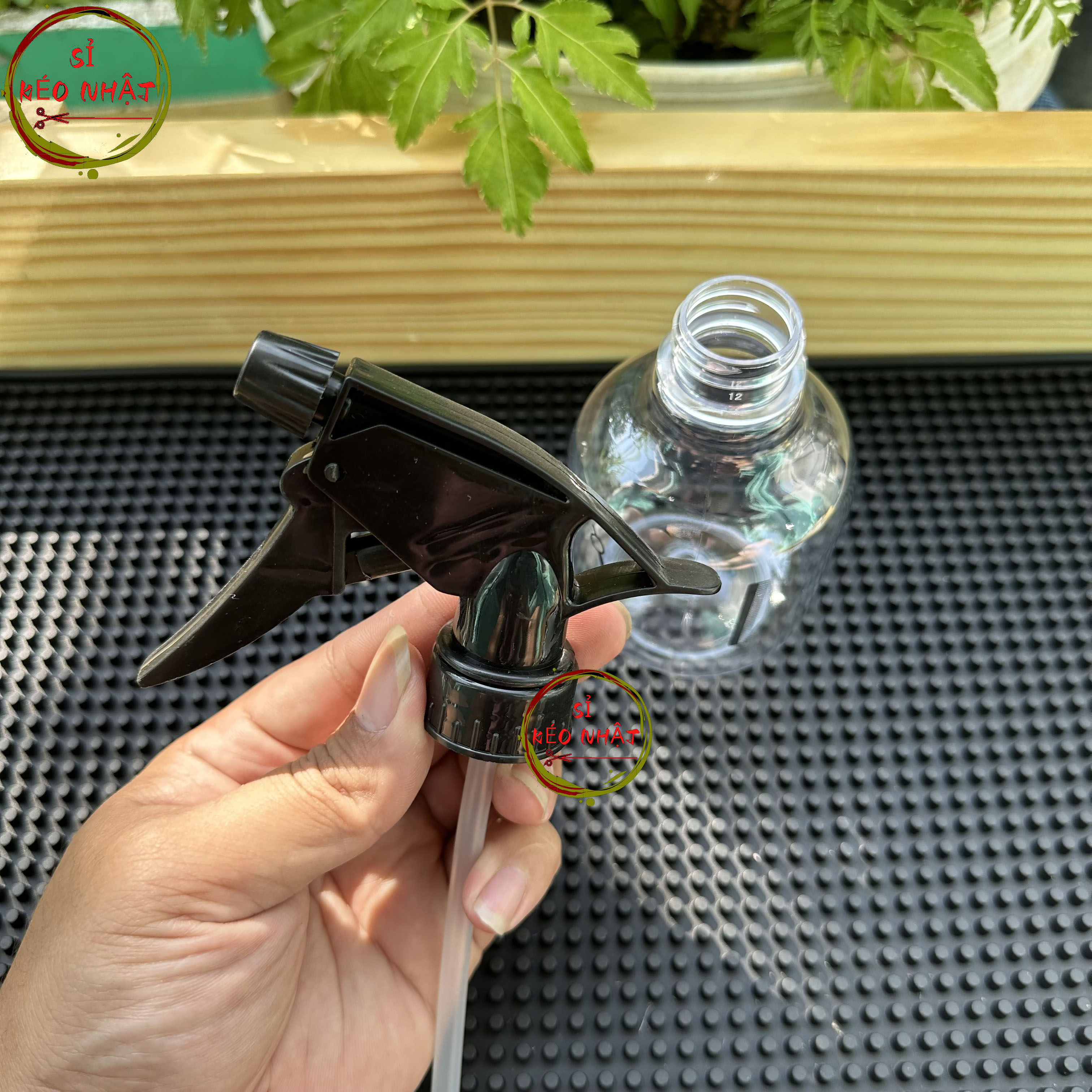 Bình xịt nước nhựa loại nhỏ 250ml [Mua một bộ gồm bình đựng + vòi phun]