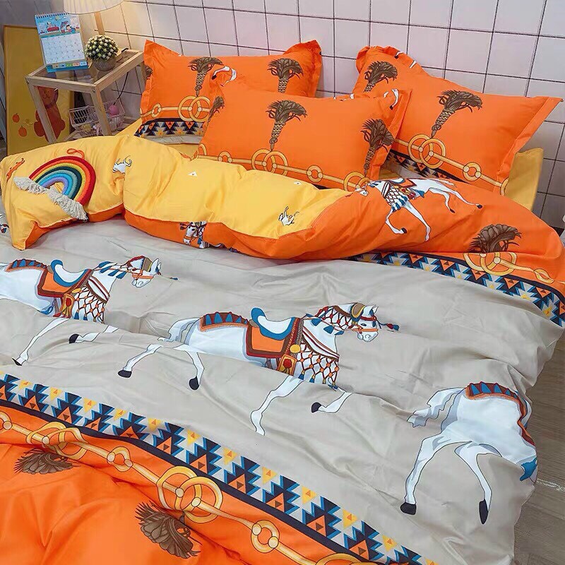 Bộ Chăn Ga Gối Cotton Poly - Ngựa Cam ( 1 Drap + 2 Vỏ Gối Nằm + 1 Vỏ Chăn ) Tiệm Nhà Cá