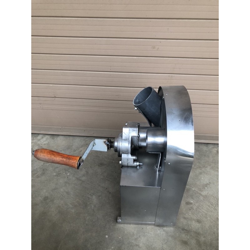 Máy thái sung quay tay có nắp đậy inox