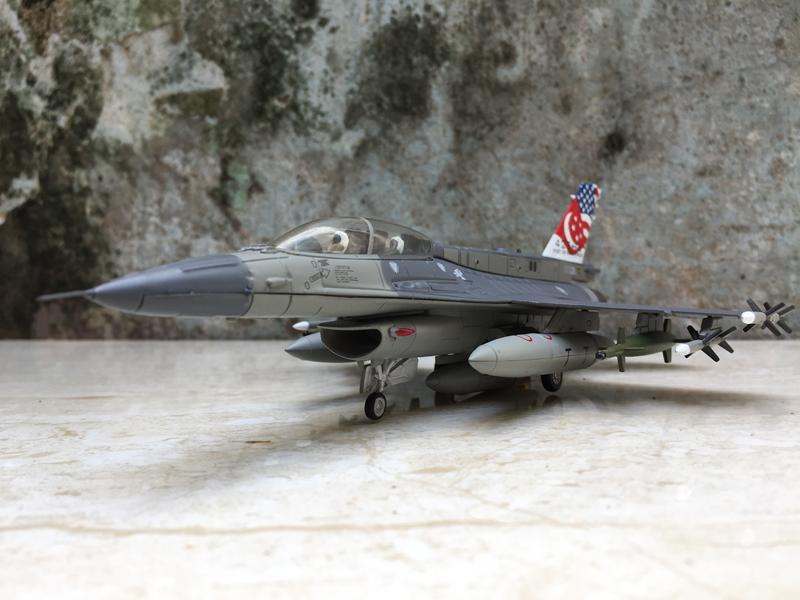 [HCM]Mô hình Máy bay F-16C/D 1:72
