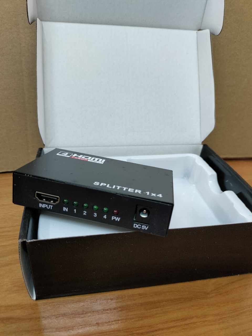 Bộ chia cổng HDMI 1 ra 4 màu đen
