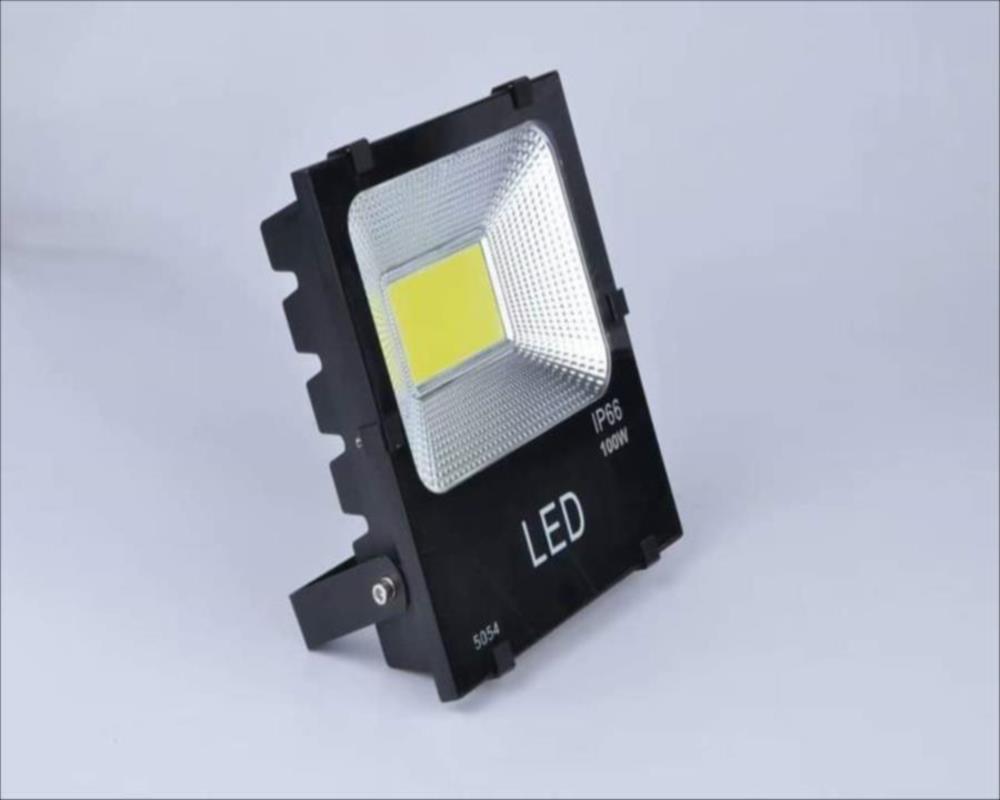 Đèn pha LED 100W lắp ngoài trời Ip66