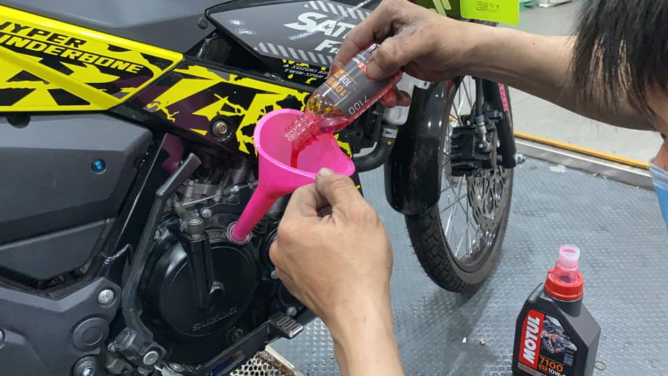 Nhớt Motul 7100 10W50 4T chiết lẻ 100ml