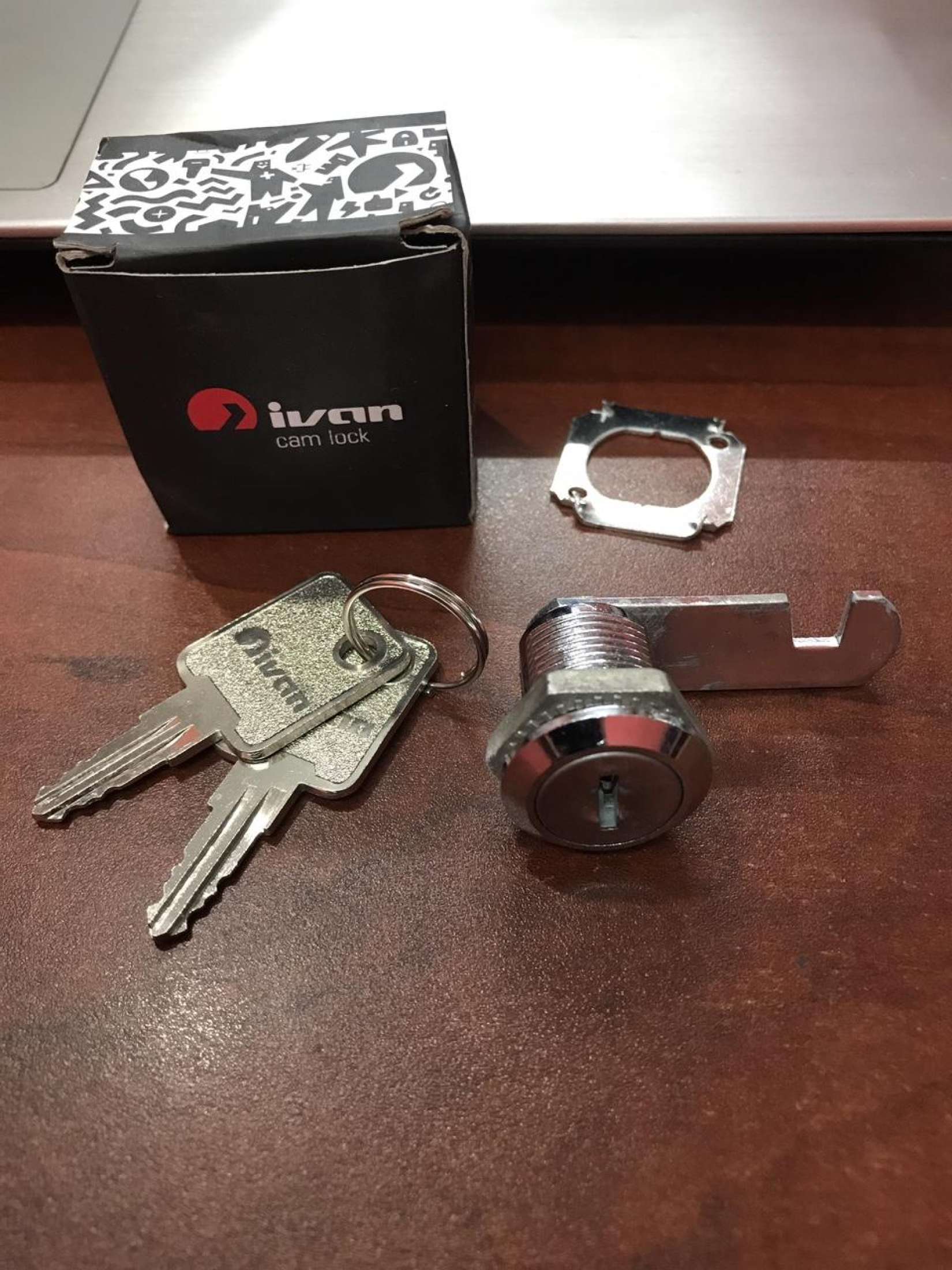 Khóa tủ ivan 03103.020 chìa sắt