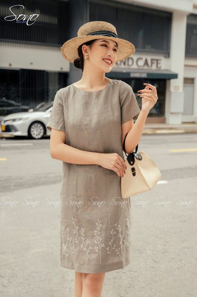 Đầm thêu hoa trắng