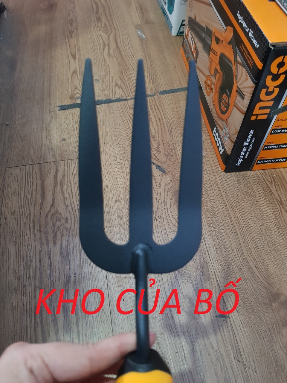 320mm Cây xới đất làm vườn INGCO HFTF38