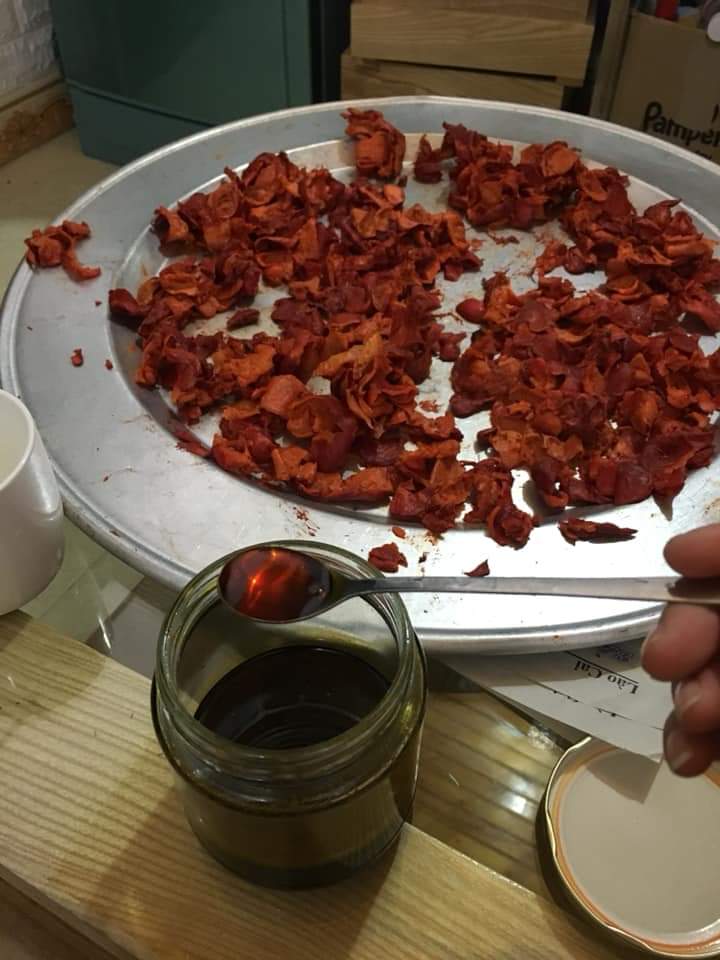 Dầu gấc ép từ máy ép dầu