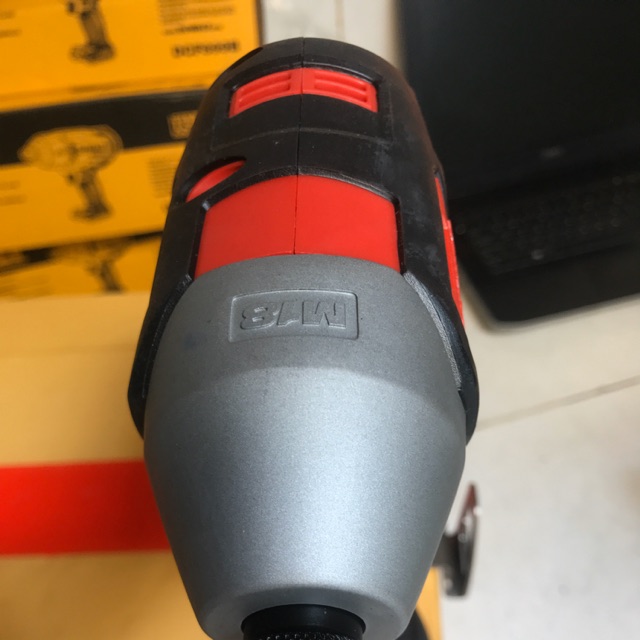 Thân vít milwaukee 2656-20 mới 95%