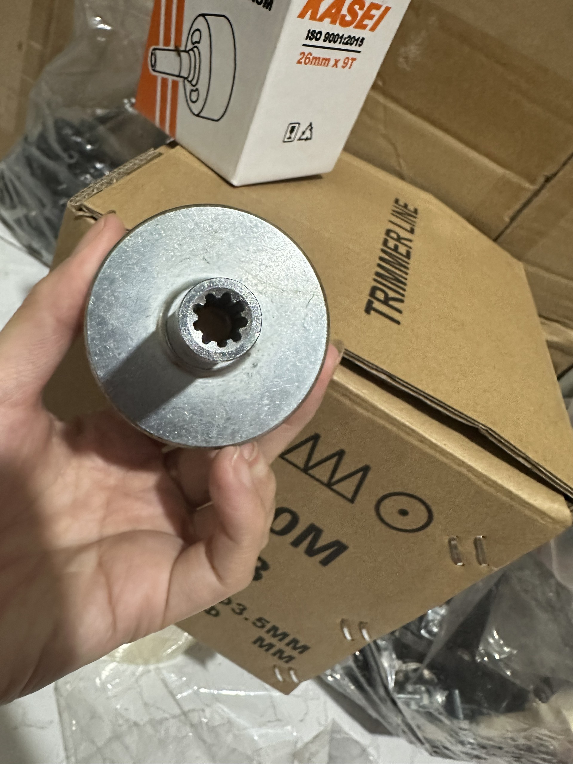 ( KASEI) CHÉN (CHUÔNG)  CHO MÁY CẮT CỎ 2 THÌ. 26MM/28MM - 9 KHÍA