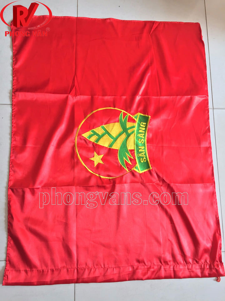 Cờ đội thêu