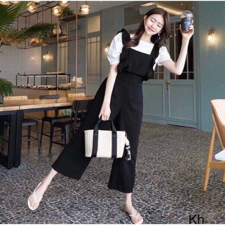 set yểm nữ gồm 1 yếm quần bèo và 1 áo thun chất liệu da cá cao cấp thích hợp cho bạn nữ đi chơi du lịch cùng bạn bè