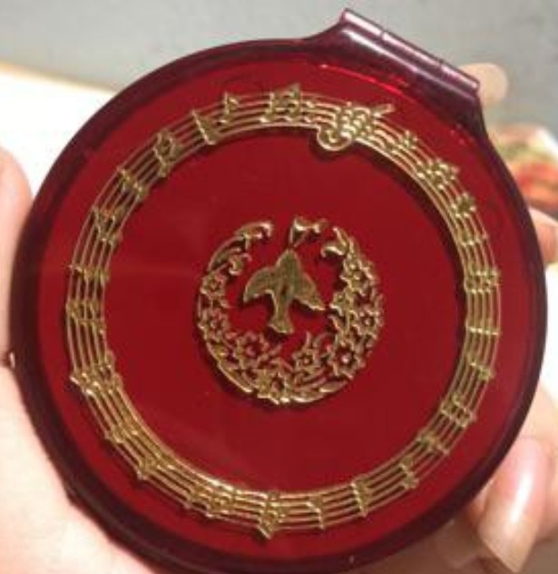 Phấn nền trang điểm con én Thái Lan 15g