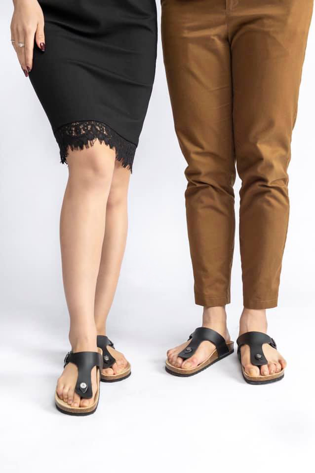 Dép đế trấu unisex kẹp ngón da pu đen