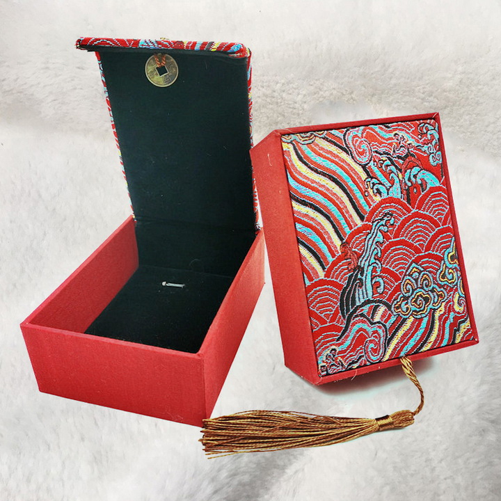 [HCM]Hộp Gấm Thêu Họa Tiết Đựng Lắc Tay Và Vòng V.2