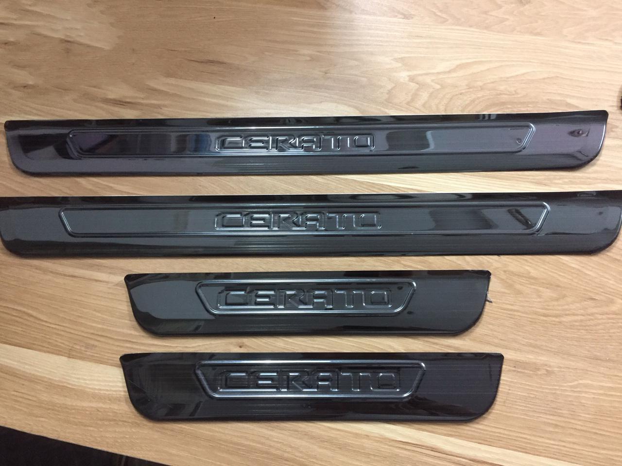 ốp bậc cửa ngoài xe Kia Cerato 2019 2020 2021 2022 2023 Mẫu Titan, Trang Trí Chống Xước Xe Hiệu Quả, Có Sẵn Keo 2 Mặt Siêu Dính, Lắp Đặt Dễ Dàng Tại Nhà