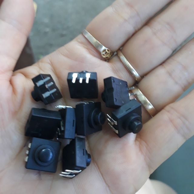 10c công tắc đèn pin 3 chân 1 vế