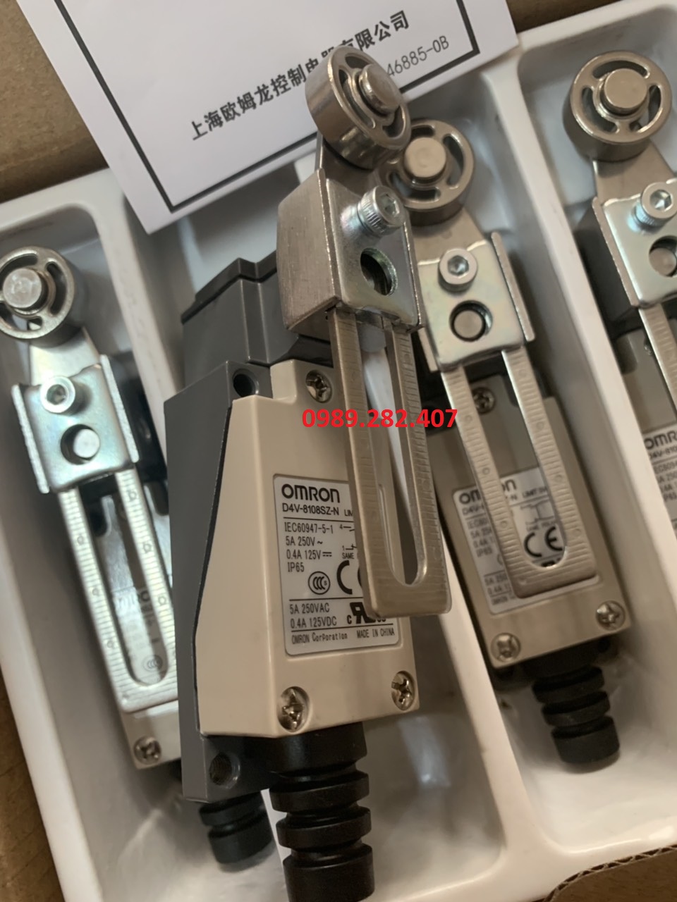 [HCM]Công tắc hành trình D4V-8108SZ-N