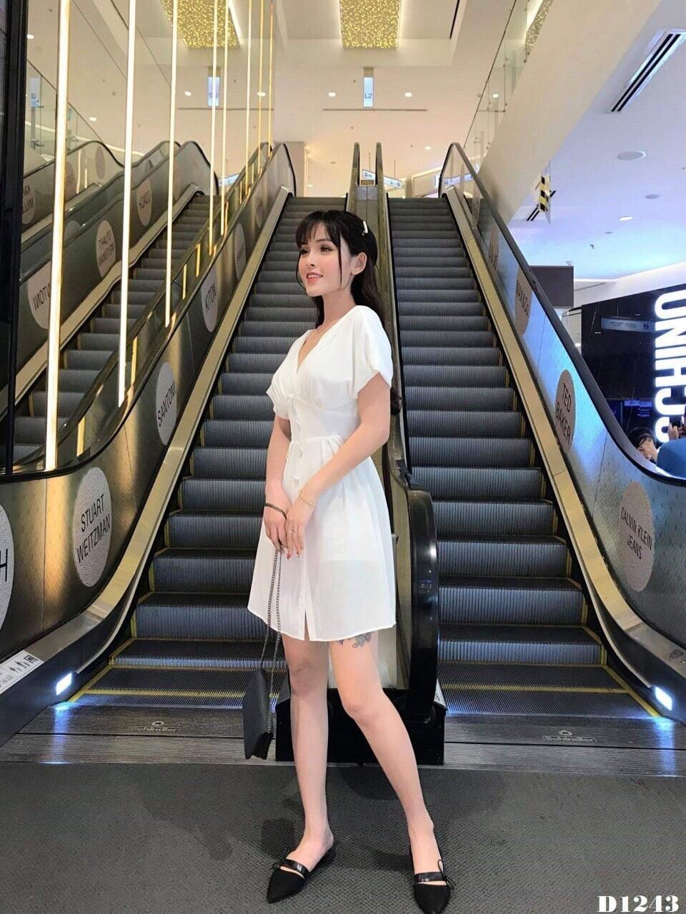 Bộ Áo Cổ Đổ Và Chân Váy Kết Cườm
