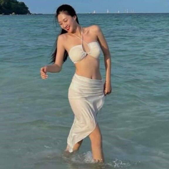 Bikini 3 mảnh trắng tinh khôi mặc đc nhiều kiểu.