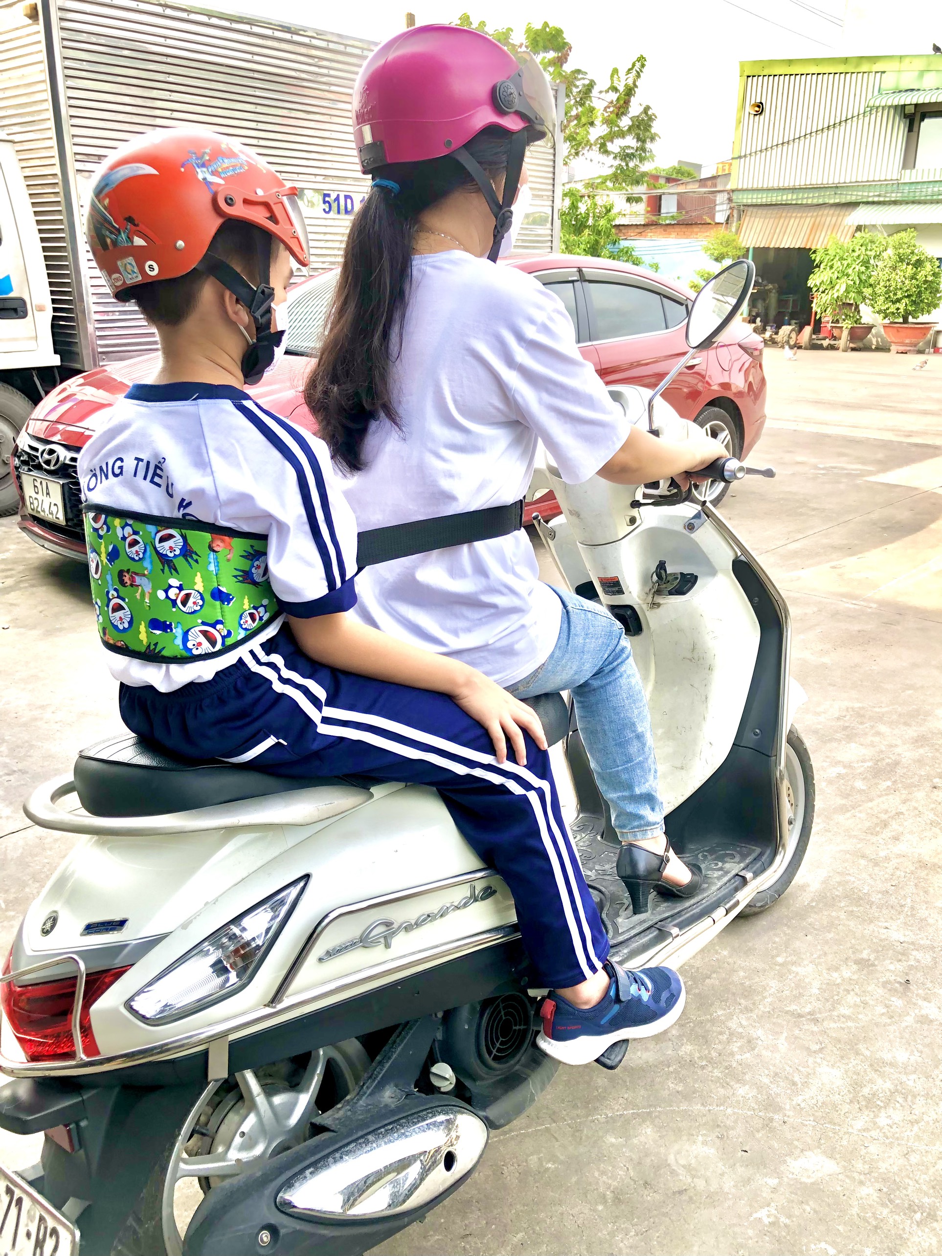 Đai lớn đi xe máy an toàn cho bé từ 1-10 tuổi chống ngã đeo thắt lưng , xe điện thoáng khí , đai lớn