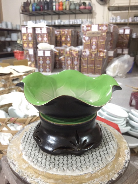 Bát Thả Hoa Ban Thần Tài