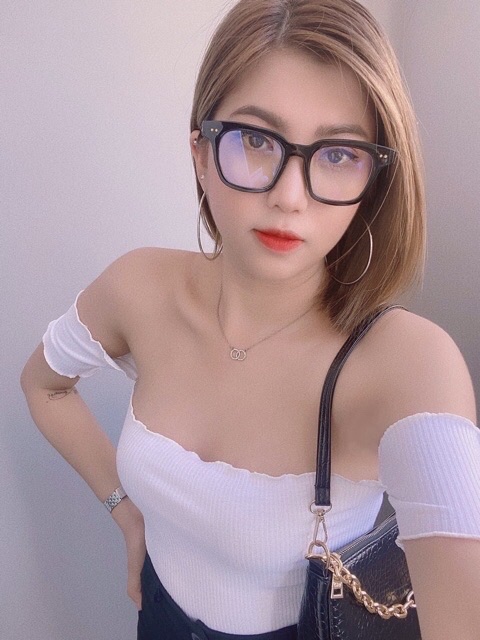 Áo croptop bẹt vai
