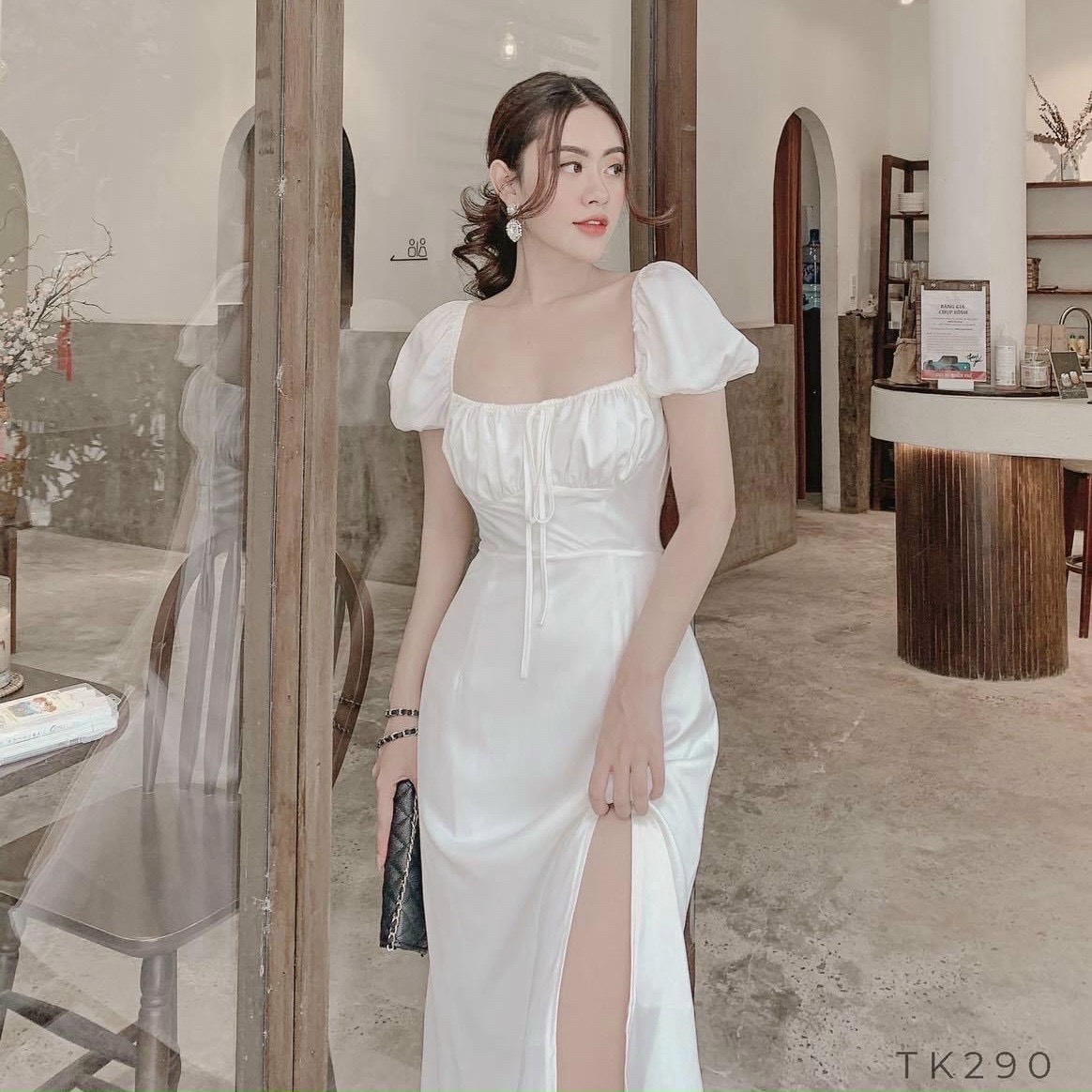 Đầm trắng cổ vuông xẻ tà