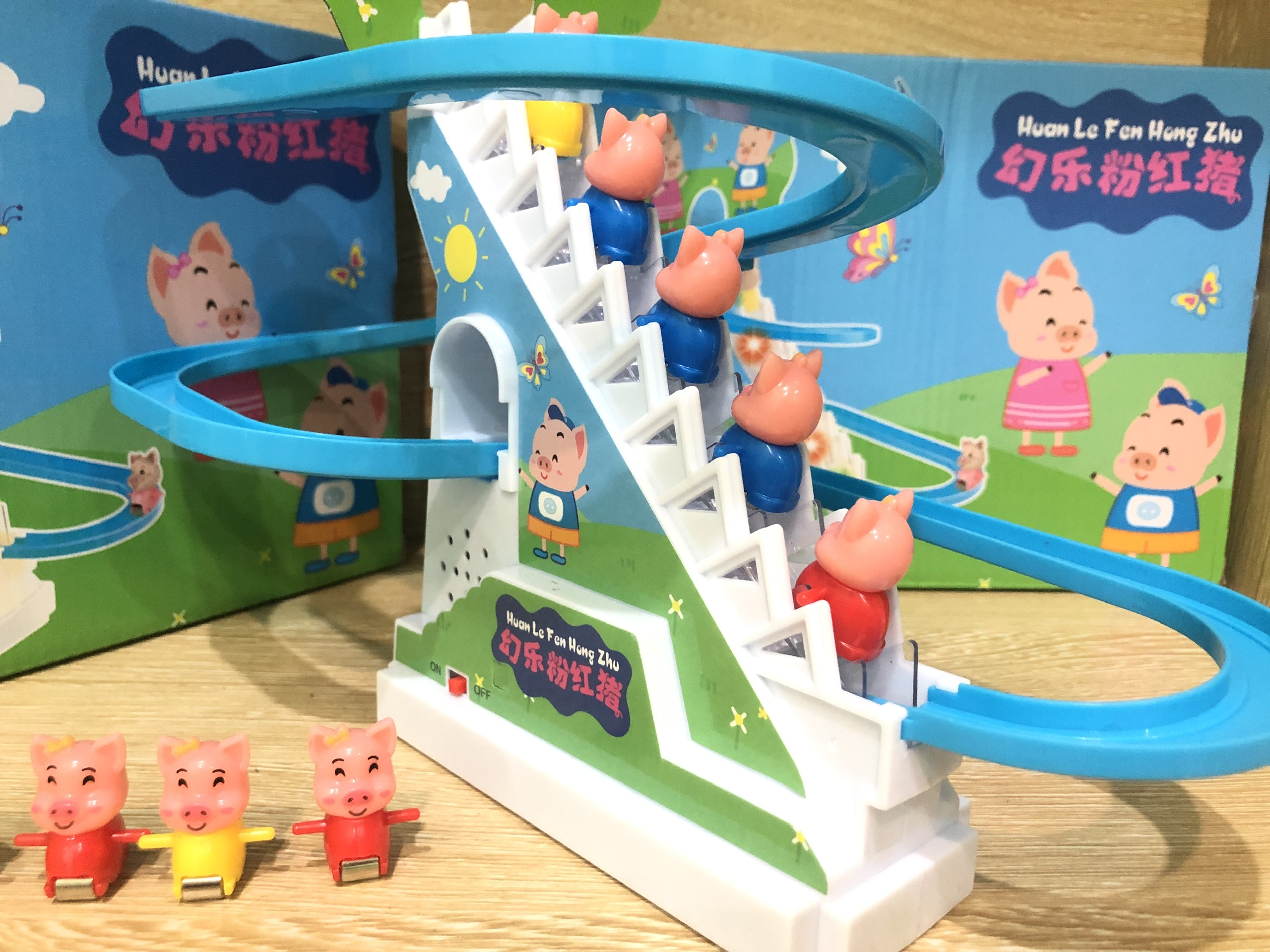 Heo peppa leo cầu thang