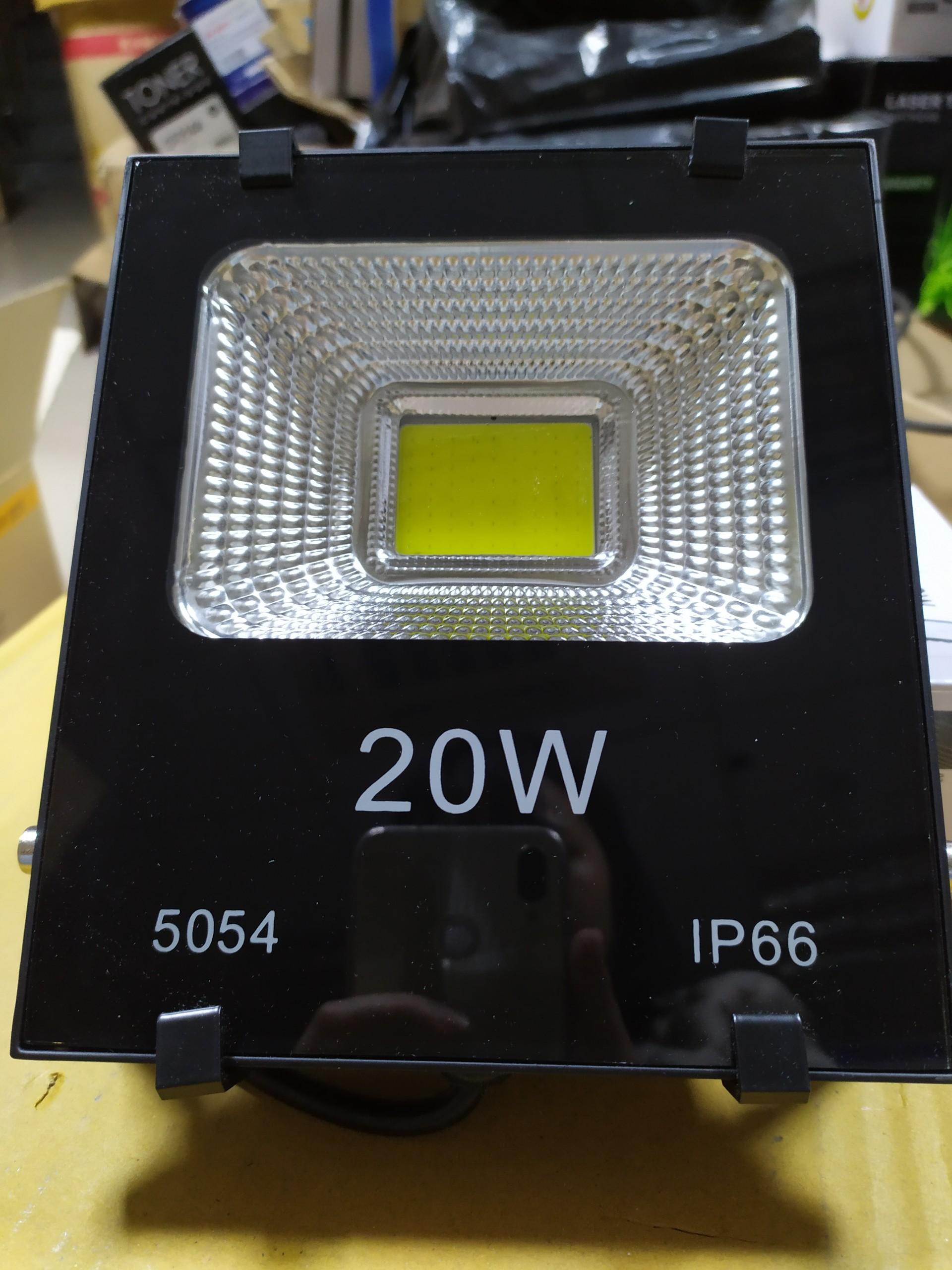 Đèn pha LED 20W chiếu ngoài trời
