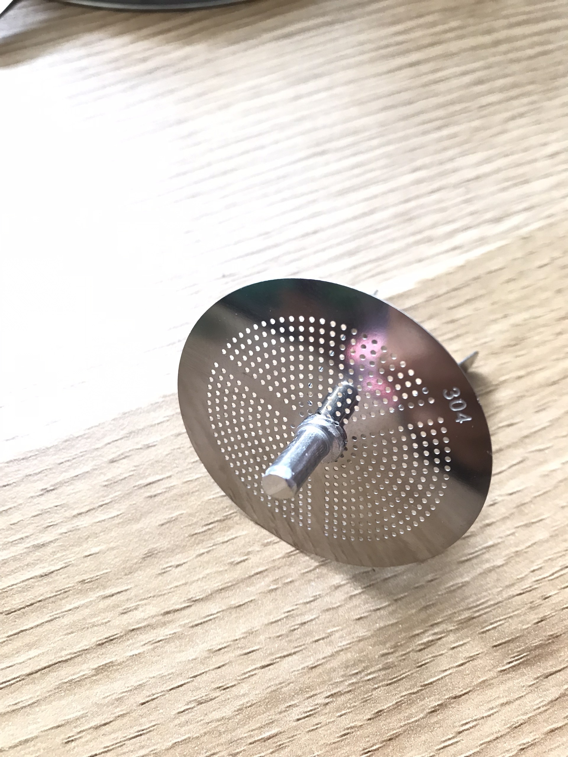 Phễu inox 304 lưới lọc có thể tháo rời quai treo móc tiện dụng hàng nhập cao cấp dày dặn