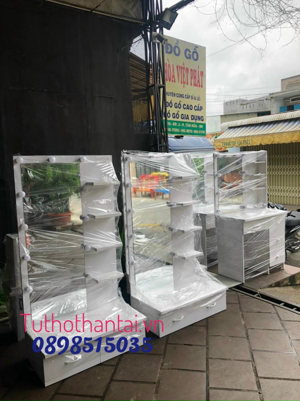 Bàn trang điểm nhựa mẫu mới